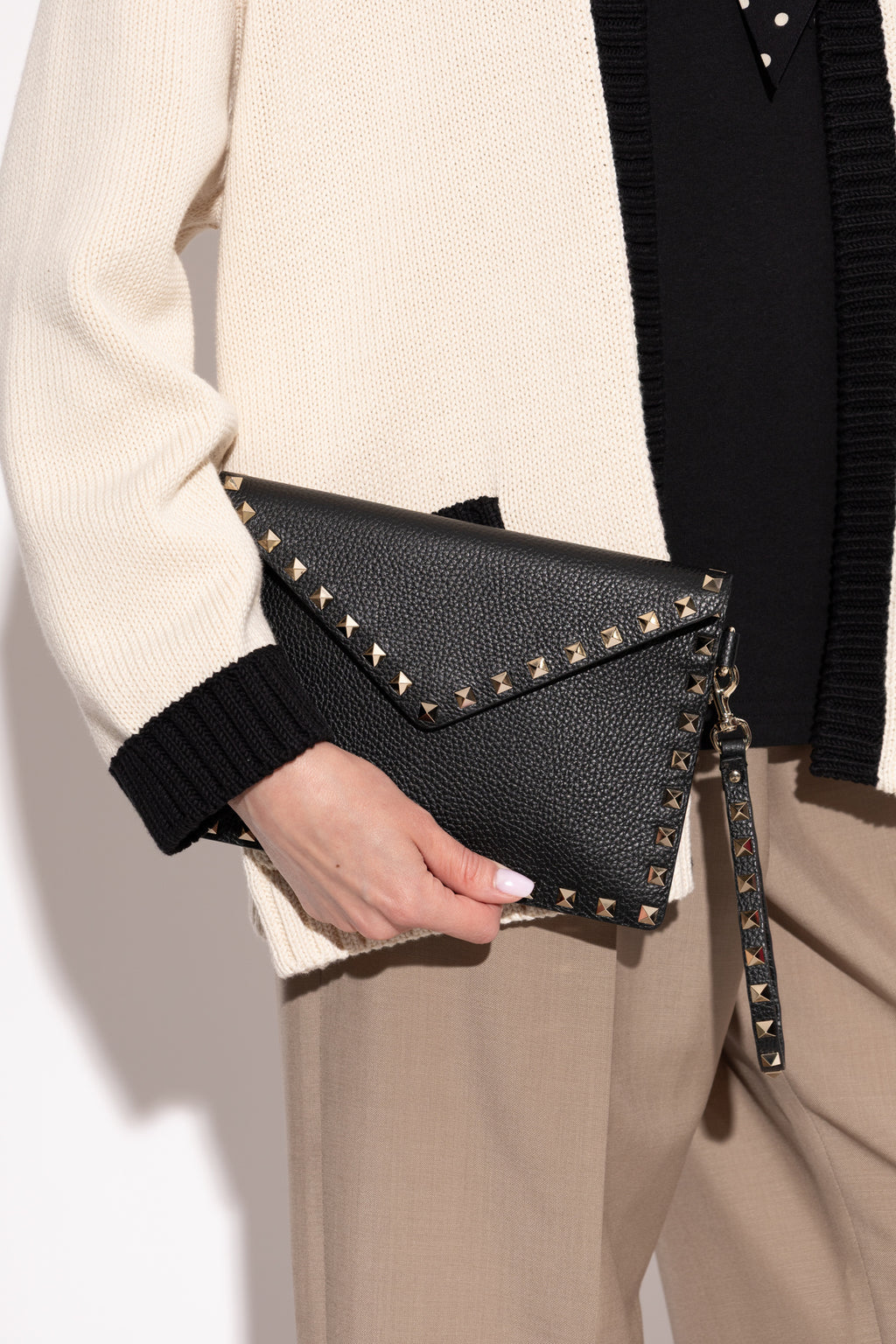 Valentino Garavani Rockstud Grainy Calfskin Pouch – Black