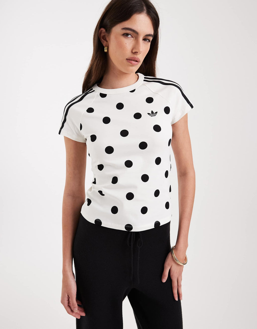 adidas Originals Slim Fit Cali Tee – Off White / Black Polka Dot