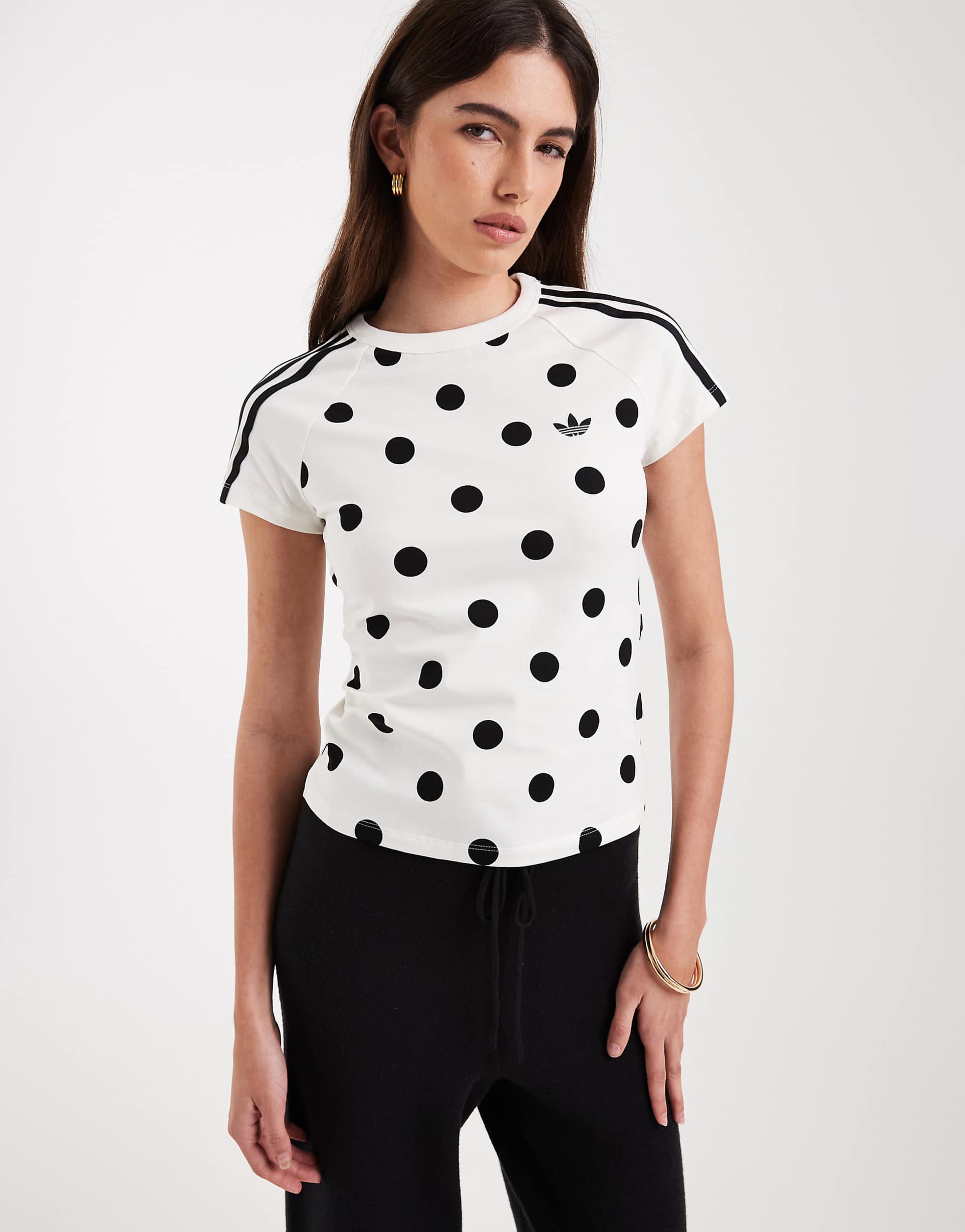adidas Originals Slim Fit Cali Tee – Off White / Black Polka Dot