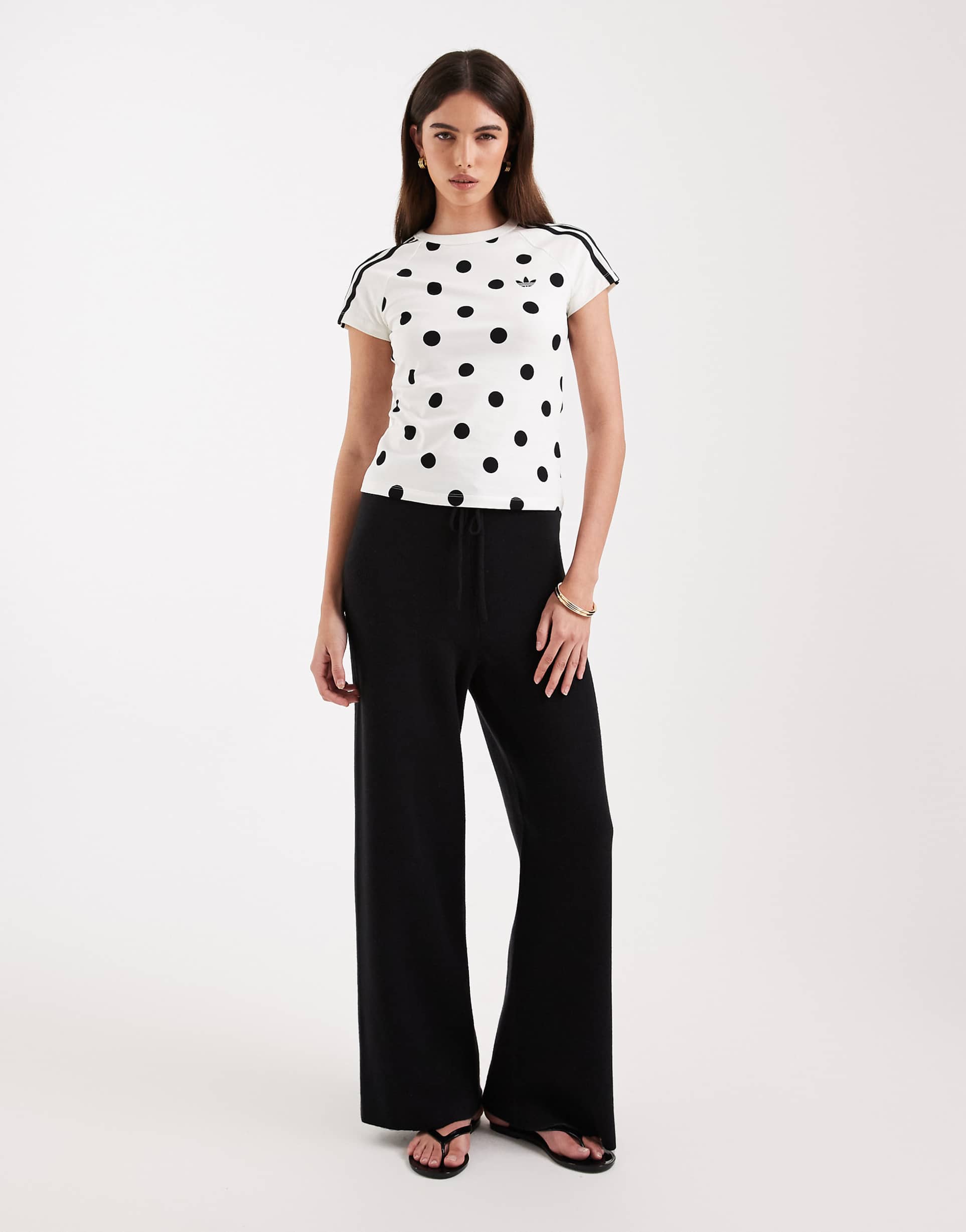 adidas Originals Slim Fit Cali Tee – Off White / Black Polka Dot