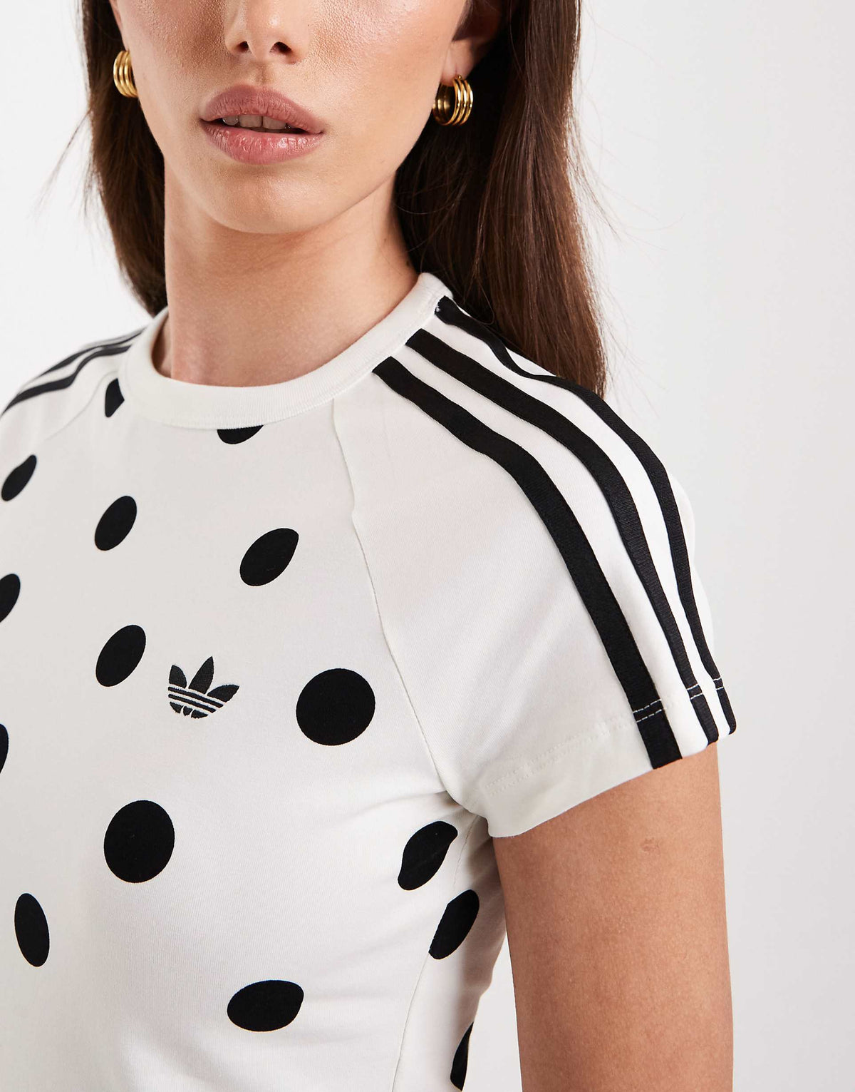 adidas Originals Slim Fit Cali Tee – Off White / Black Polka Dot